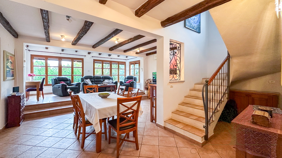 WUNDERSCH&Ouml;NES ISTRISCHES HAUS MIT POOL MIT SEHR VIEL PRIVATSH&Auml;RE UND RUHE