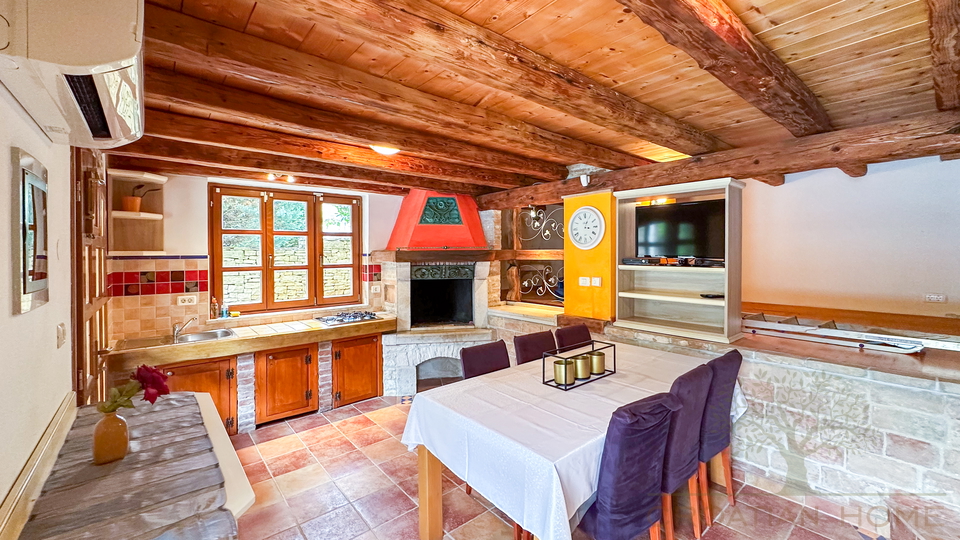WUNDERSCH&Ouml;NES ISTRISCHES HAUS MIT POOL MIT SEHR VIEL PRIVATSH&Auml;RE UND RUHE
