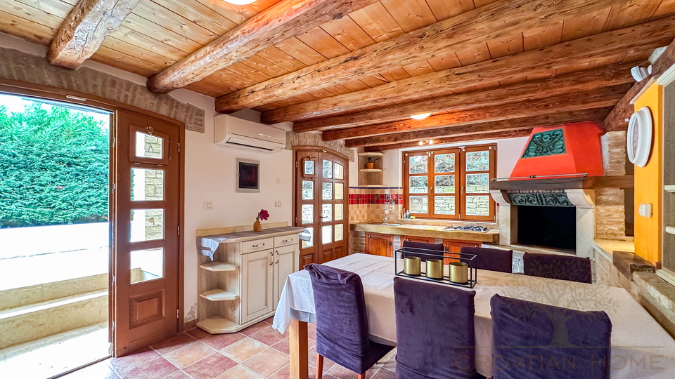 WUNDERSCH&Ouml;NES ISTRISCHES HAUS MIT POOL MIT SEHR VIEL PRIVATSH&Auml;RE UND RUHE