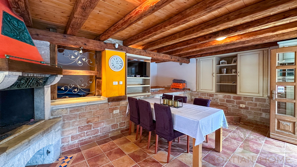 WUNDERSCH&Ouml;NES ISTRISCHES HAUS MIT POOL MIT SEHR VIEL PRIVATSH&Auml;RE UND RUHE