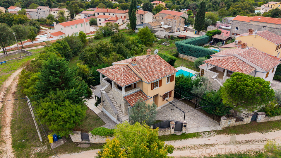 WUNDERSCH&Ouml;NES ISTRISCHES HAUS MIT POOL MIT SEHR VIEL PRIVATSH&Auml;RE UND RUHE
