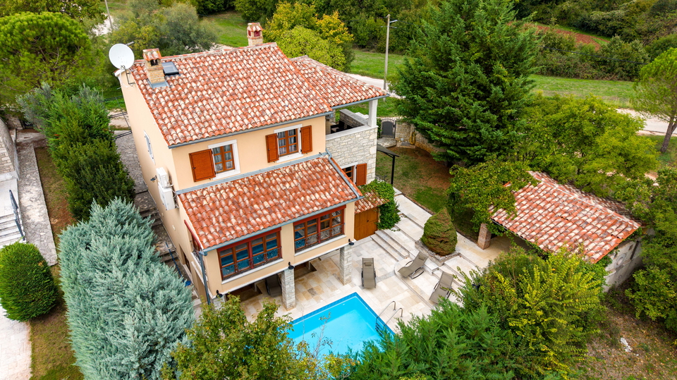 WUNDERSCH&Ouml;NES ISTRISCHES HAUS MIT POOL MIT SEHR VIEL PRIVATSH&Auml;RE UND RUHE