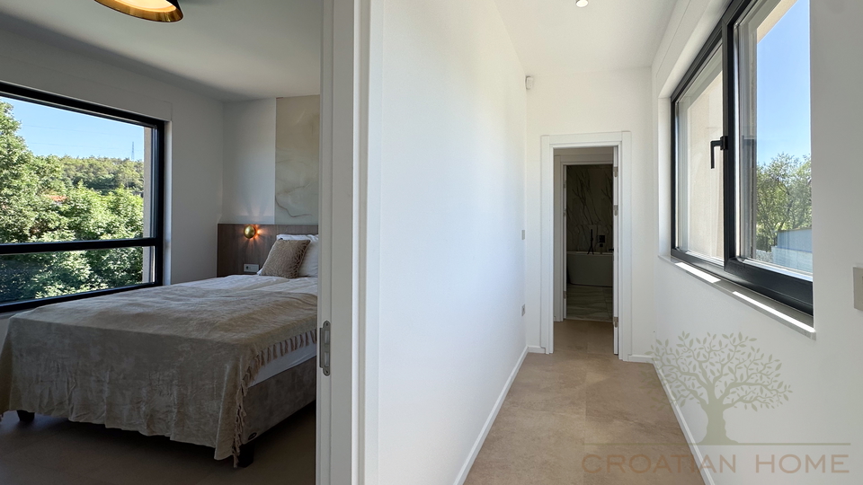 MODERNE NEUE VILLA MIT BEHEIZTEM POOL&comma; SAUNA UND JACUZZI - KOMPLETT EINGERICHTET