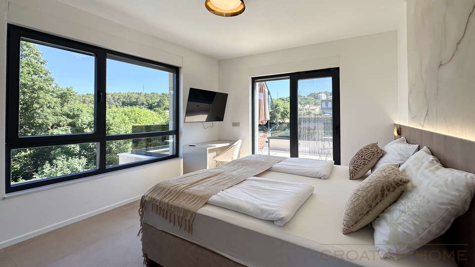 MODERNE NEUE VILLA MIT BEHEIZTEM POOL&comma; SAUNA UND JACUZZI - KOMPLETT EINGERICHTET