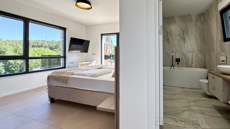 MODERNE NEUE VILLA MIT BEHEIZTEM POOL&comma; SAUNA UND JACUZZI - KOMPLETT EINGERICHTET