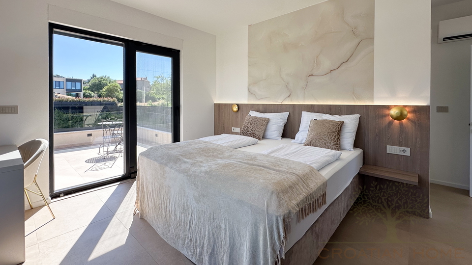 MODERNE NEUE VILLA MIT BEHEIZTEM POOL&comma; SAUNA UND JACUZZI - KOMPLETT EINGERICHTET