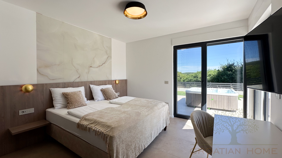 MODERNE NEUE VILLA MIT BEHEIZTEM POOL&comma; SAUNA UND JACUZZI - KOMPLETT EINGERICHTET