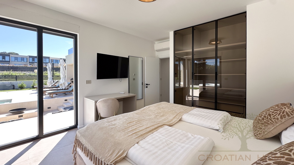 MODERNE NEUE VILLA MIT BEHEIZTEM POOL&comma; SAUNA UND JACUZZI - KOMPLETT EINGERICHTET