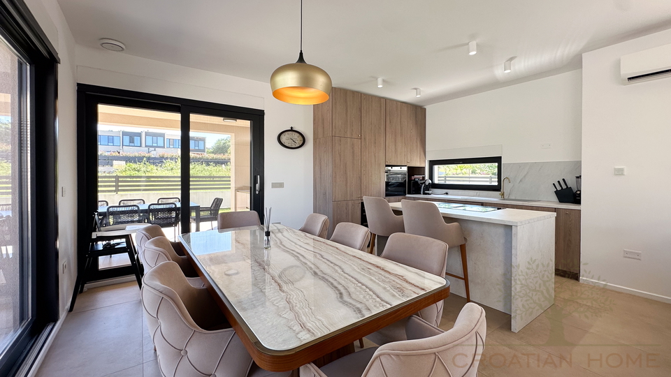 MODERNE NEUE VILLA MIT BEHEIZTEM POOL&comma; SAUNA UND JACUZZI - KOMPLETT EINGERICHTET