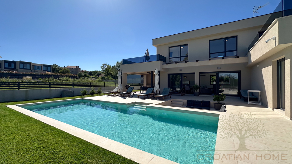 MODERNE NEUE VILLA MIT BEHEIZTEM POOL&comma; SAUNA UND JACUZZI - KOMPLETT EINGERICHTET
