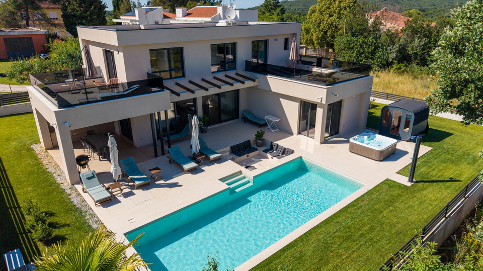 MODERNE NEUE VILLA MIT BEHEIZTEM POOL&comma; SAUNA UND JACUZZI - KOMPLETT EINGERICHTET