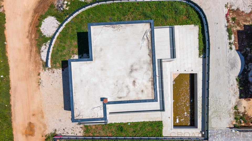 HAUS MIT BEHEIZTEM POOL NEUBAU NUR 2 KM VOM MEER