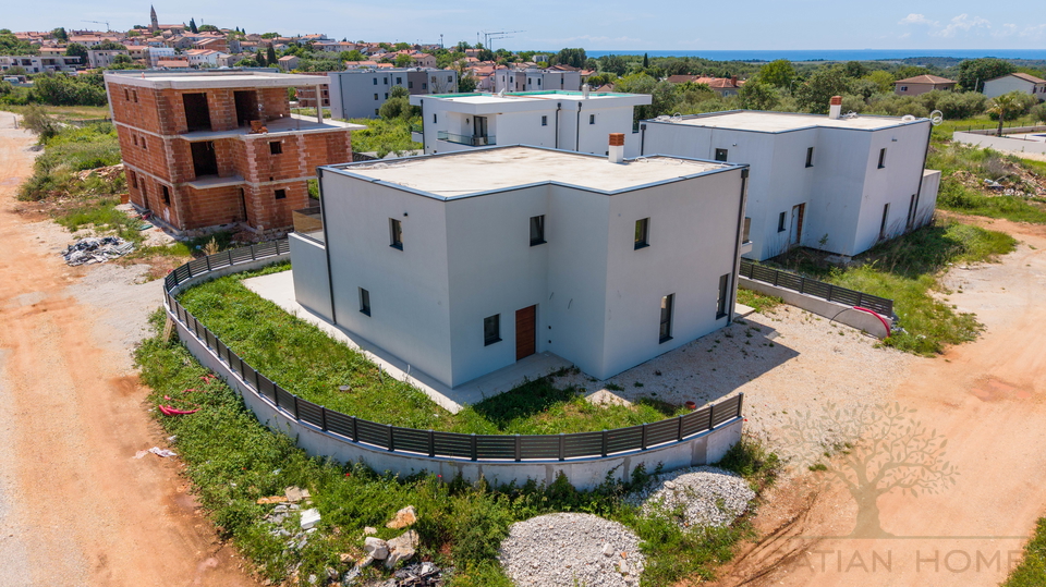 HAUS MIT BEHEIZTEM POOL NEUBAU NUR 2 KM VOM MEER