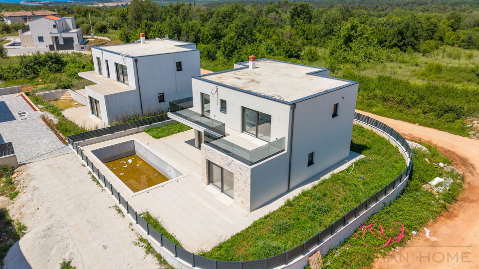 HAUS MIT BEHEIZTEM POOL NEUBAU NUR 2 KM VOM MEER