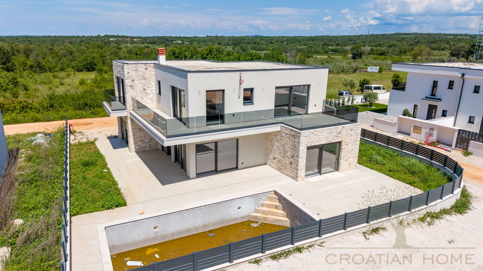 HAUS MIT BEHEIZTEM POOL NEUBAU NUR 2 KM VOM MEER