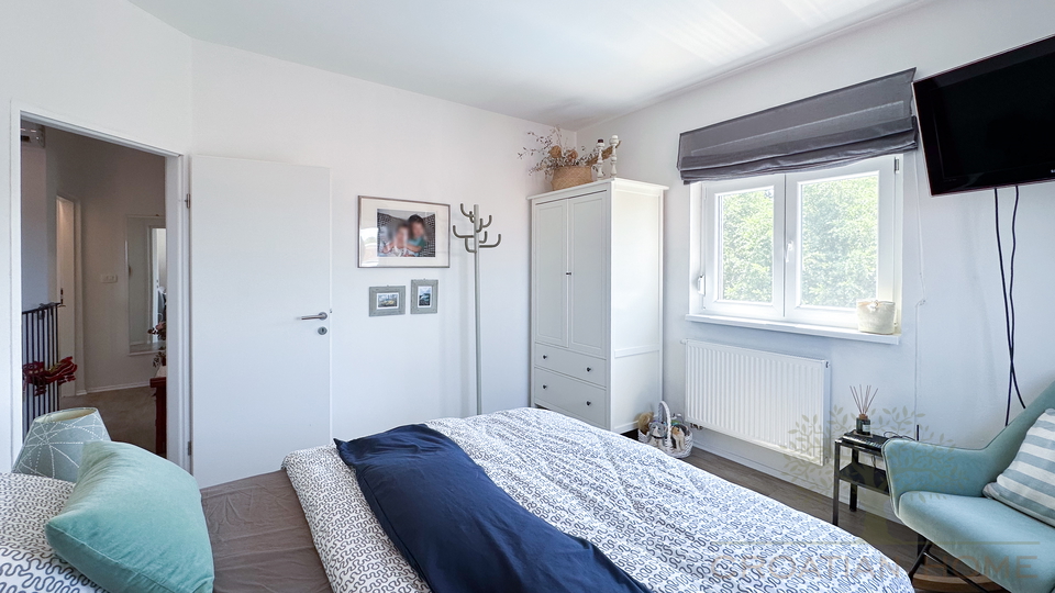 CHARMANTES FERIENHAUS MIT POOL UND GARTENHAUS NUR 2 KM VOM MEER IN RUHIGER LAGE