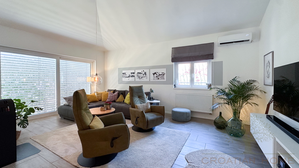 CHARMANTES FERIENHAUS MIT POOL UND GARTENHAUS NUR 2 KM VOM MEER IN RUHIGER LAGE