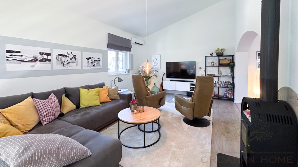 CHARMANTES FERIENHAUS MIT POOL UND GARTENHAUS NUR 2 KM VOM MEER IN RUHIGER LAGE