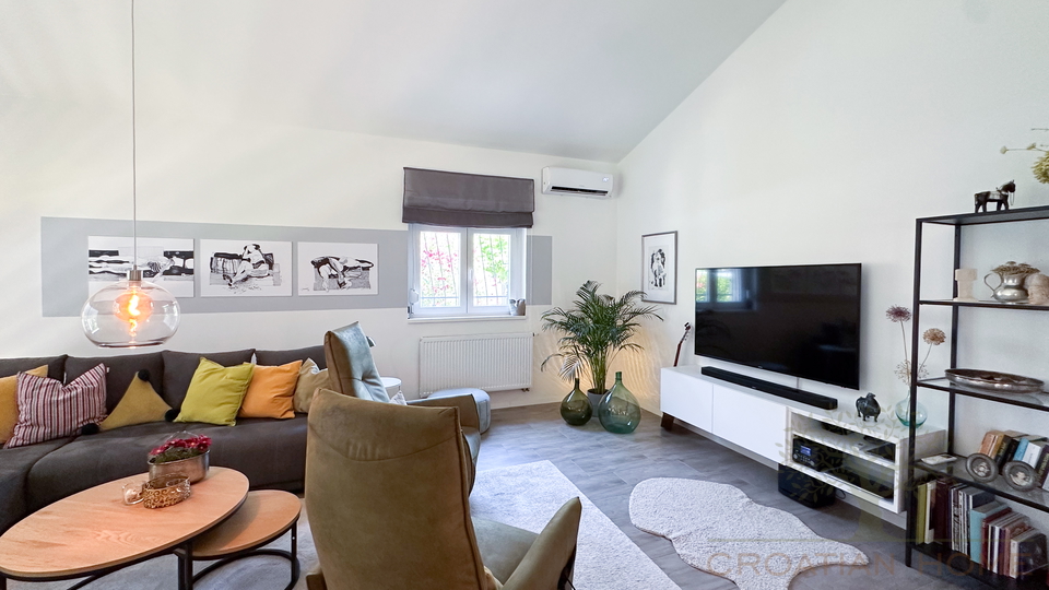 CHARMANTES FERIENHAUS MIT POOL UND GARTENHAUS NUR 2 KM VOM MEER IN RUHIGER LAGE