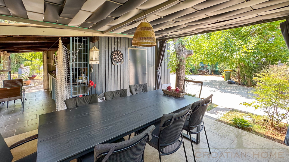 CHARMANTES FERIENHAUS MIT POOL UND GARTENHAUS NUR 2 KM VOM MEER IN RUHIGER LAGE