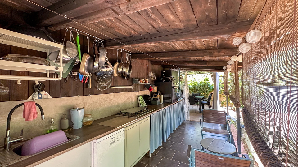 CHARMANTES FERIENHAUS MIT POOL UND GARTENHAUS NUR 2 KM VOM MEER IN RUHIGER LAGE
