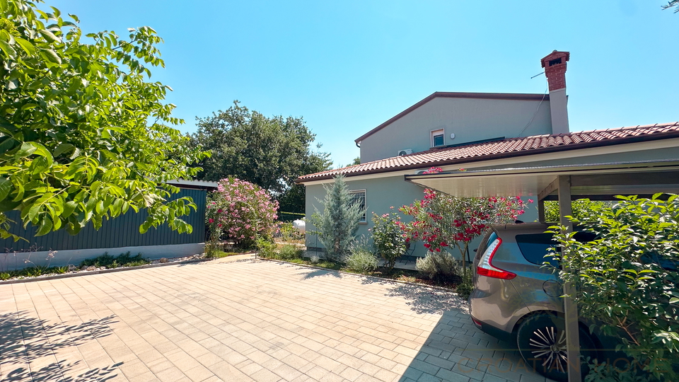 CHARMANTES FERIENHAUS MIT POOL UND GARTENHAUS NUR 2 KM VOM MEER IN RUHIGER LAGE