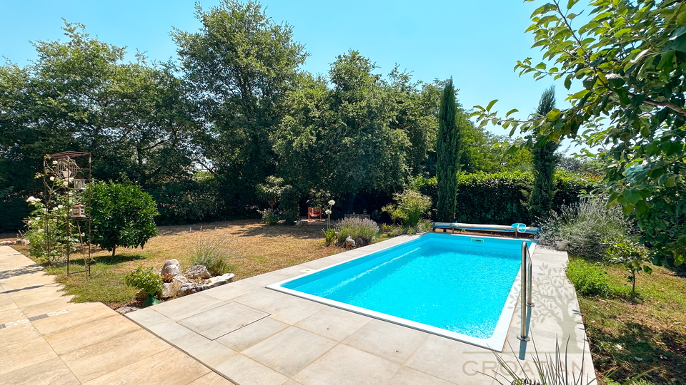 CHARMANTES FERIENHAUS MIT POOL UND GARTENHAUS NUR 2 KM VOM MEER IN RUHIGER LAGE