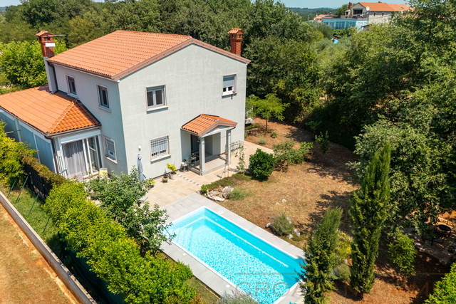 CHARMANTES FERIENHAUS MIT POOL UND GARTENHAUS NUR 2 KM VOM MEER IN RUHIGER LAGE