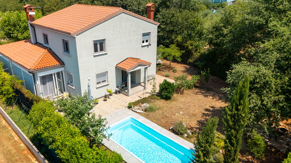 CHARMANTES FERIENHAUS MIT POOL UND GARTENHAUS NUR 2 KM VOM MEER IN RUHIGER LAGE