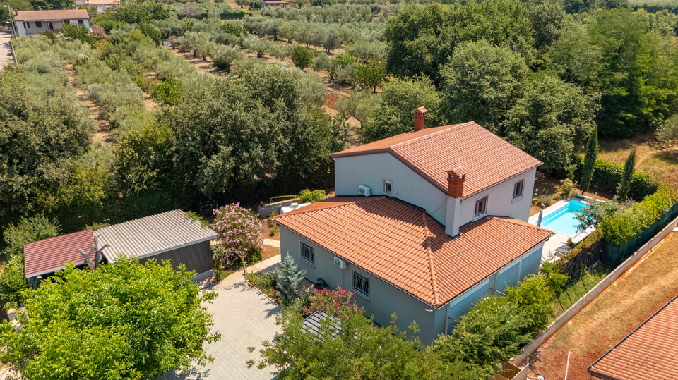 CHARMANTES FERIENHAUS MIT POOL UND GARTENHAUS NUR 2 KM VOM MEER IN RUHIGER LAGE