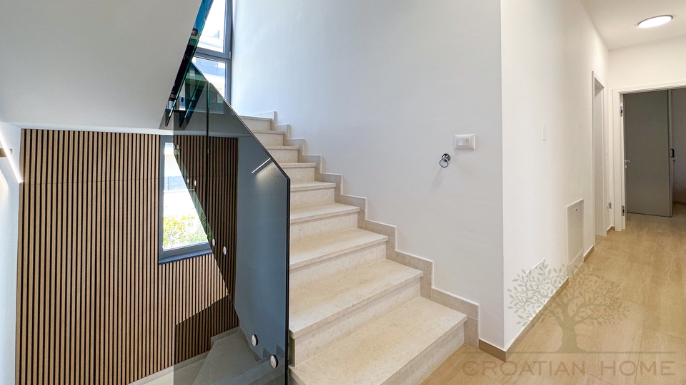 Moderne Villa nur ca&period; 500 m vom Meer &ndash; durchdachtes Konzept mit hervorragendem Vermietungspotenzial