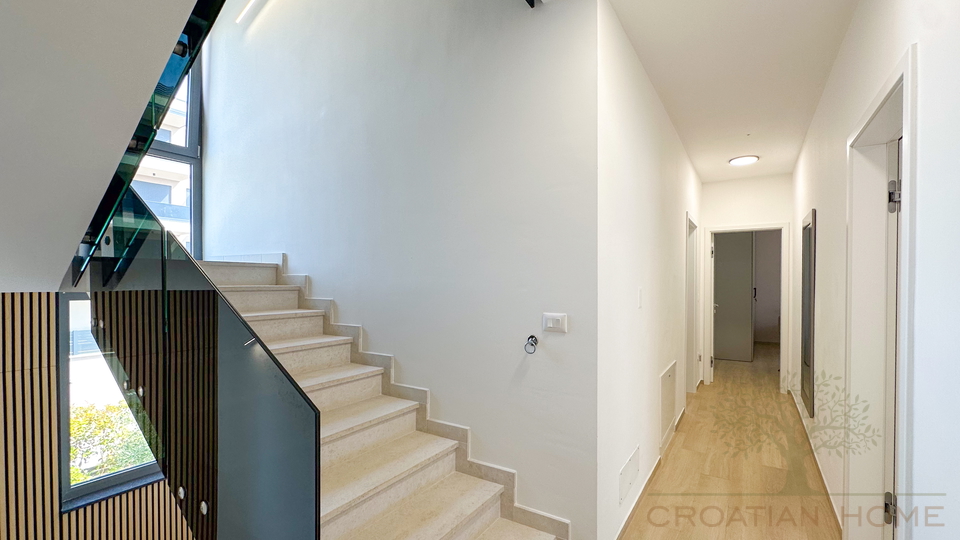 Moderne Villa nur ca&period; 500 m vom Meer &ndash; durchdachtes Konzept mit hervorragendem Vermietungspotenzial