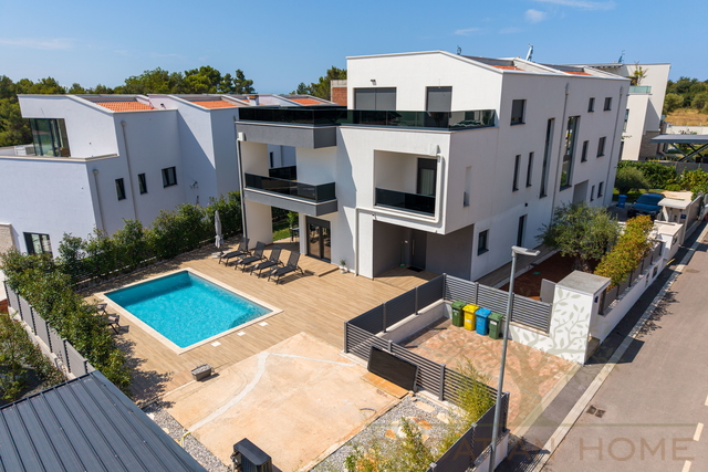 Moderne Villa nur ca. 500 m vom Meer – durchdachtes Konzept mit hervorragendem Vermietungspotenzial