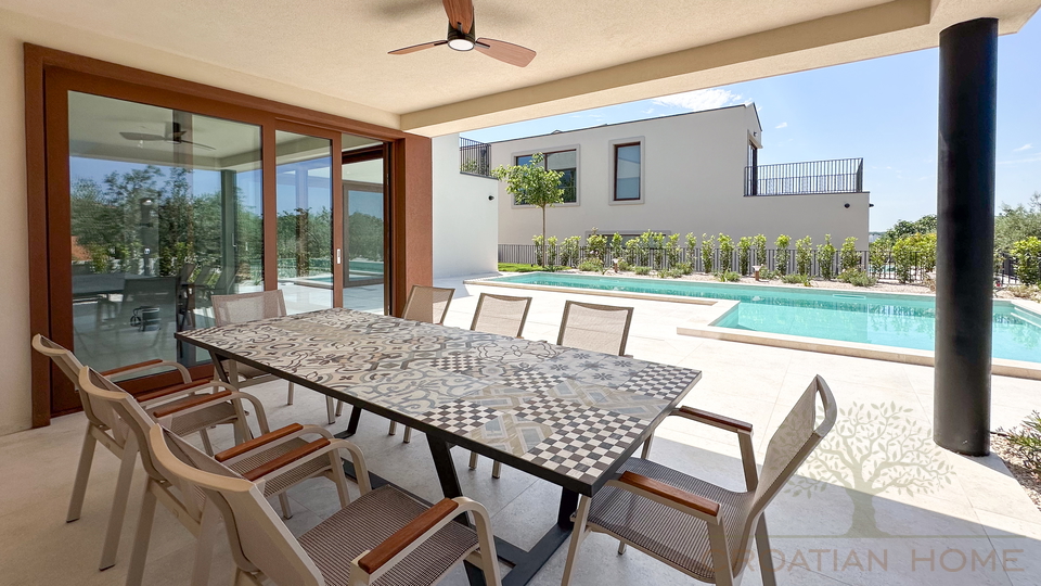 House&comma; 190 m2&comma; For Sale&comma; Pore&ccaron;