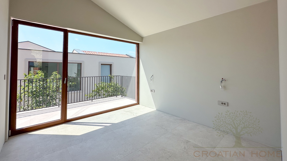 House&comma; 190 m2&comma; For Sale&comma; Pore&ccaron;