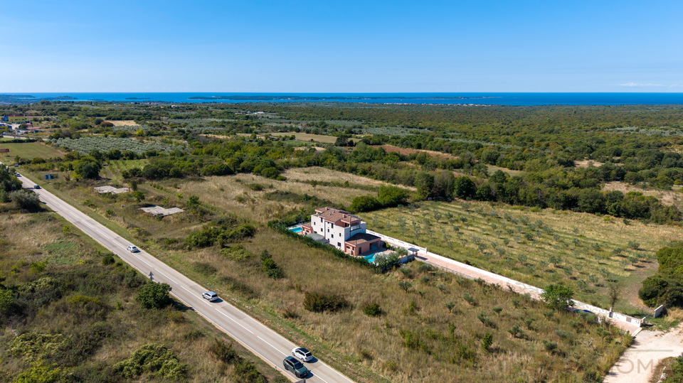 VILLA MIT SALZWASSERPOOL UND KOMPLETT AUSGESTATTET