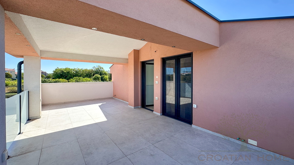 VILLA MIT SALZWASSERPOOL UND KOMPLETT AUSGESTATTET