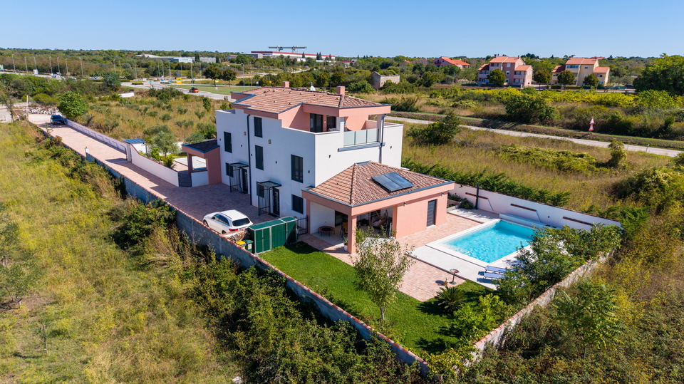 VILLA MIT UNVERBAUTEM BLICK AUF DIE BRIJUNI INSELN UND DAS MEER MIT SALZWASSER -POOL