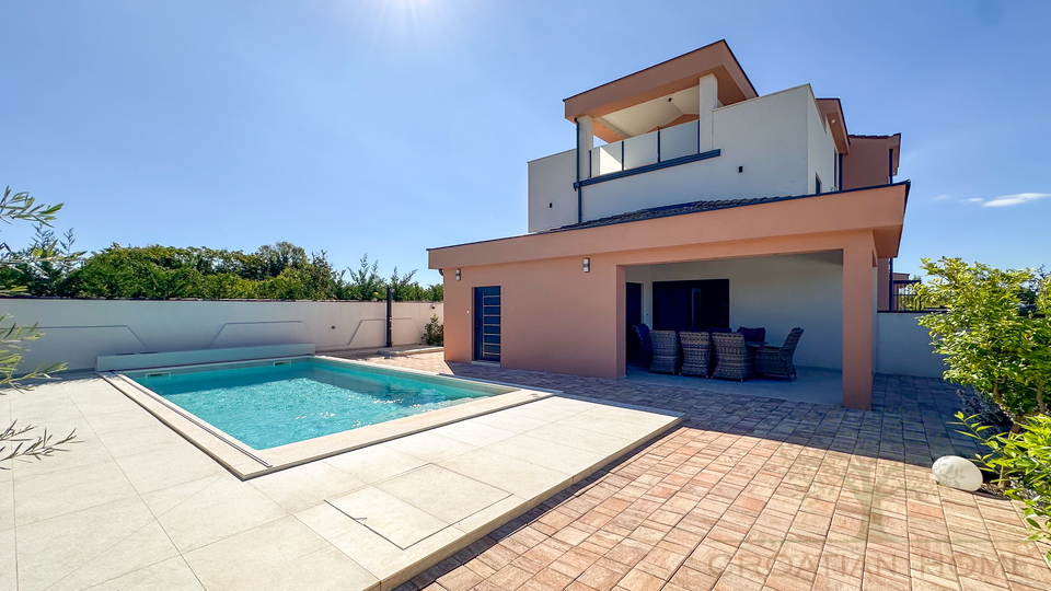 VILLA MIT SALZWASSERPOOL UND KOMPLETT AUSGESTATTET