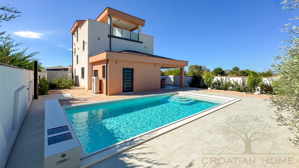 VILLA MIT SALZWASSERPOOL UND KOMPLETT AUSGESTATTET