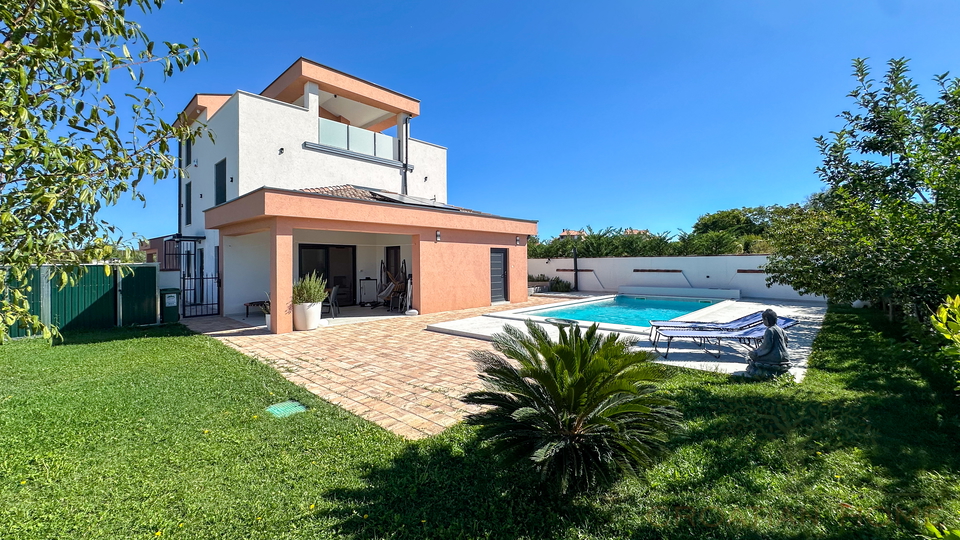 VILLA MIT UNVERBAUTEM BLICK AUF DIE BRIJUNI INSELN UND DAS MEER MIT SALZWASSER -POOL