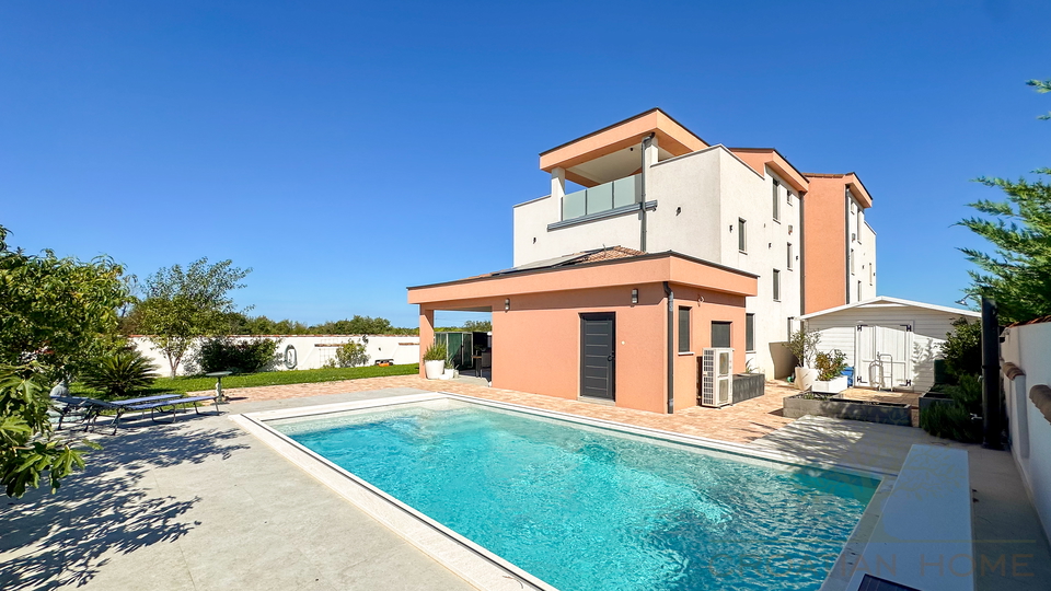 VILLA MIT UNVERBAUTEM BLICK AUF DIE BRIJUNI INSELN UND DAS MEER MIT SALZWASSER -POOL