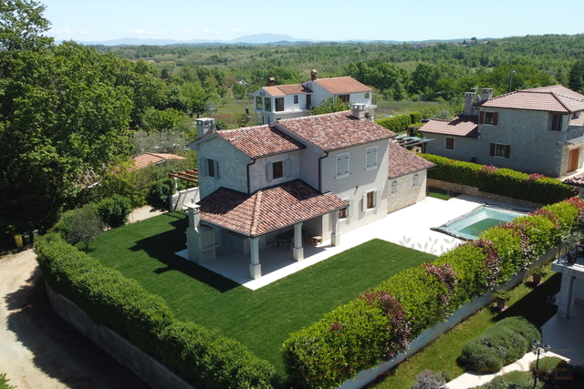 MEDITERRANE VILLA MIT EINLIEGERWOHNUNG UND POOL