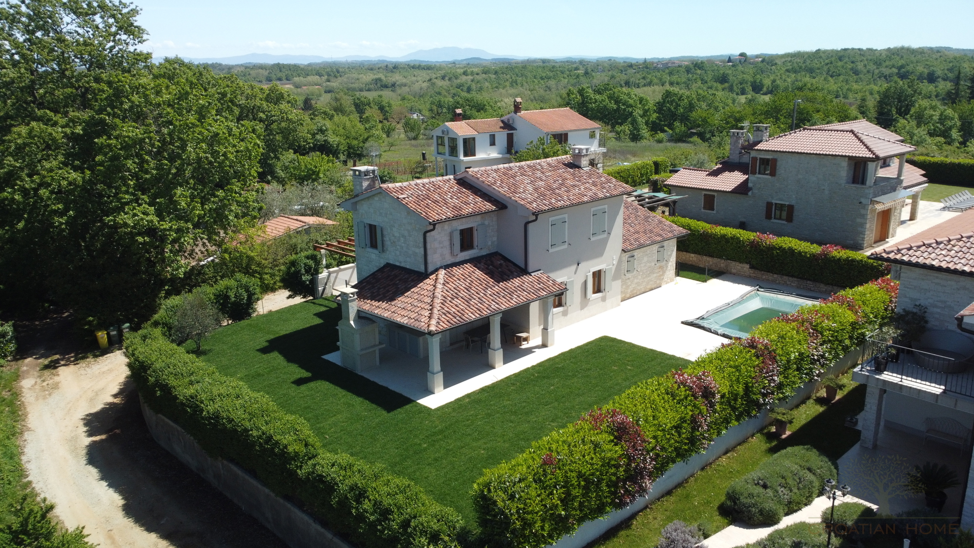 MEDITERRANE VILLA MIT EINLIEGERWOHNUNG UND POOL