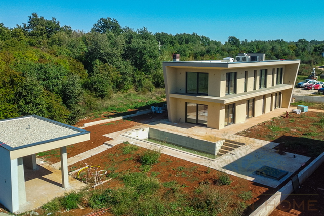 EXCLUSIVE MODERNE VILLA IN RUHIGER LAGE BEI POREČ