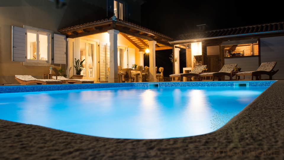 WUNDERSCH&Ouml;NE MEDITTERRANE VILLA MIT BEHEIZTEM POOL