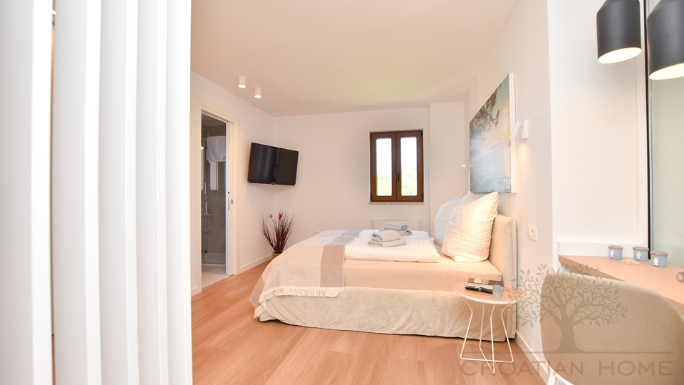 MEDITERRANE VILLA MIT EINLIEGERWOHNUNG UND POOL