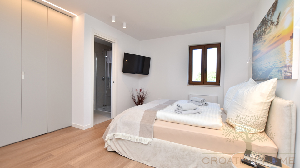 MEDITERRANE VILLA MIT EINLIEGERWOHNUNG UND POOL
