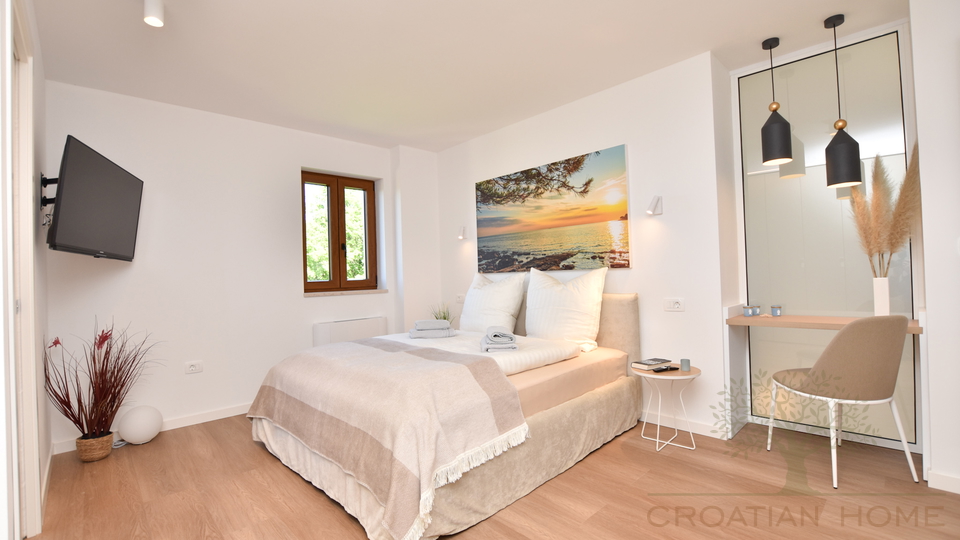 MEDITERRANE VILLA MIT EINLIEGERWOHNUNG UND POOL
