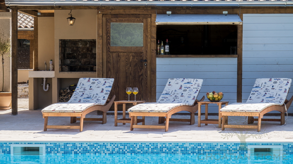 WUNDERSCH&Ouml;NE MEDITTERRANE VILLA MIT BEHEIZTEM POOL
